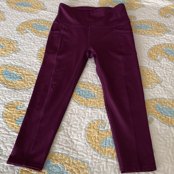 Burgundy Leggings size Med with side pockets - Picture 3 of 8